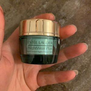 Ester lauder night wear plus